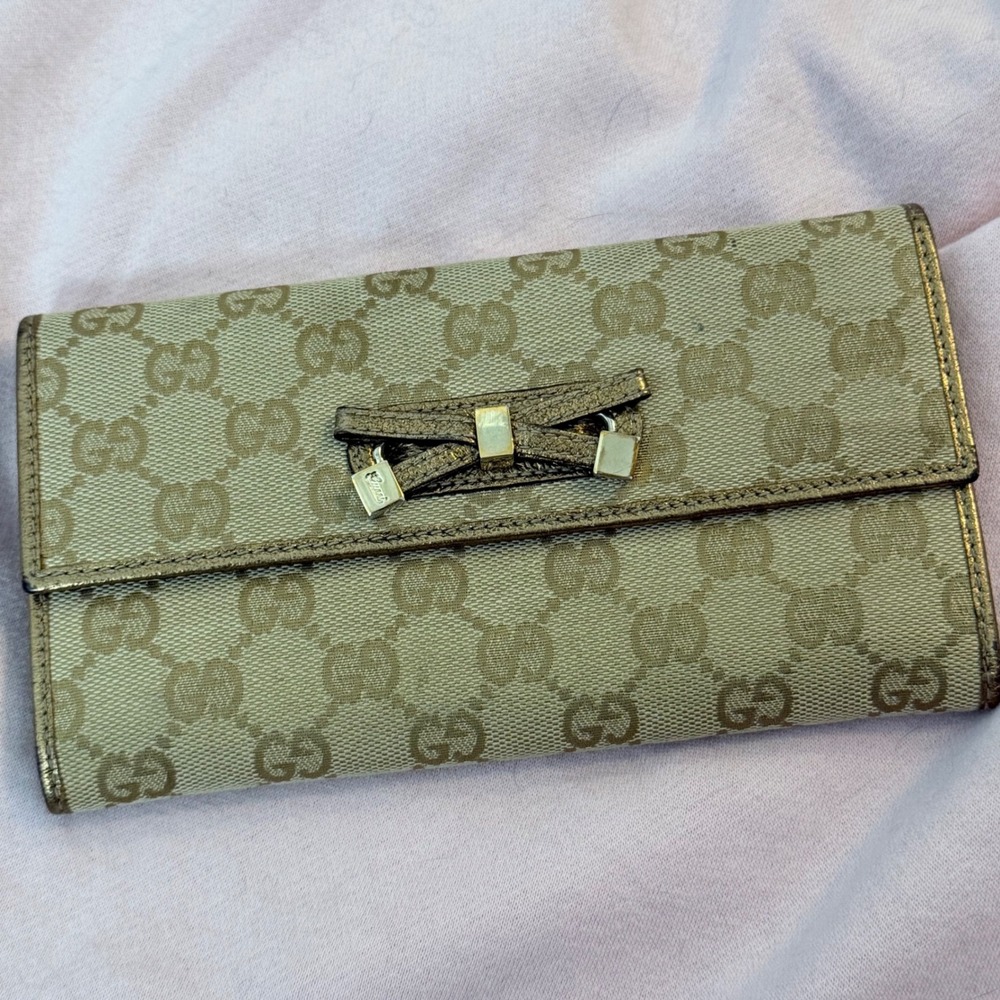 VTG Gucci GG Monogram Canvas Metallic Gold Leather Bow Continental Wallet 167468